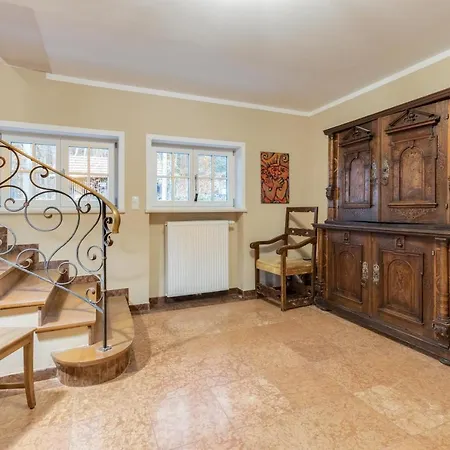 Riedhof Semesterbostad *